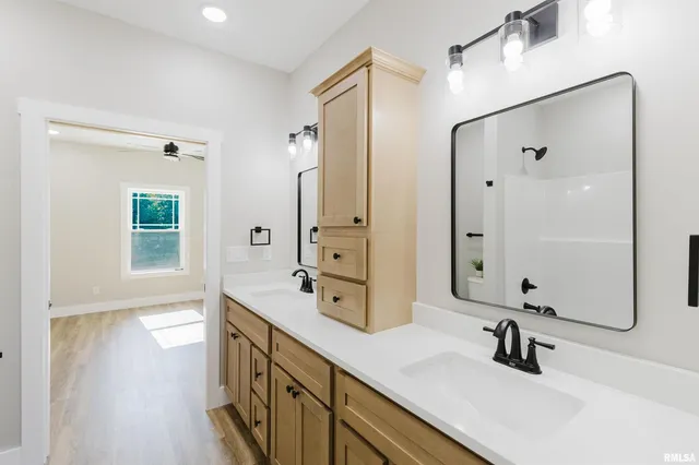 $479,900 | 704 Jonathan Lane, Carterville, IL 62918