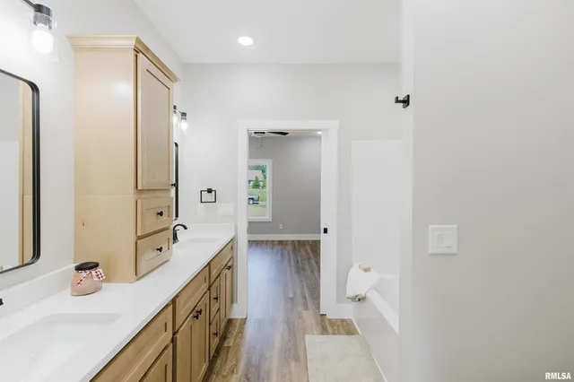 $479,900 | 704 Jonathan Lane, Carterville, IL 62918