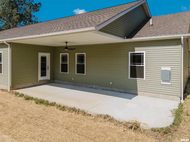 $479,900 | 704 Jonathan Lane, Carterville, IL 62918