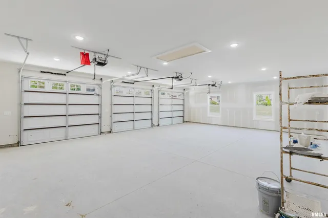 $479,900 | 704 Jonathan Lane, Carterville, IL 62918