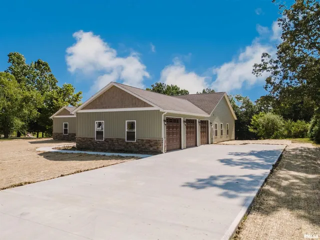 $479,900 | 704 Jonathan Lane, Carterville, IL 62918