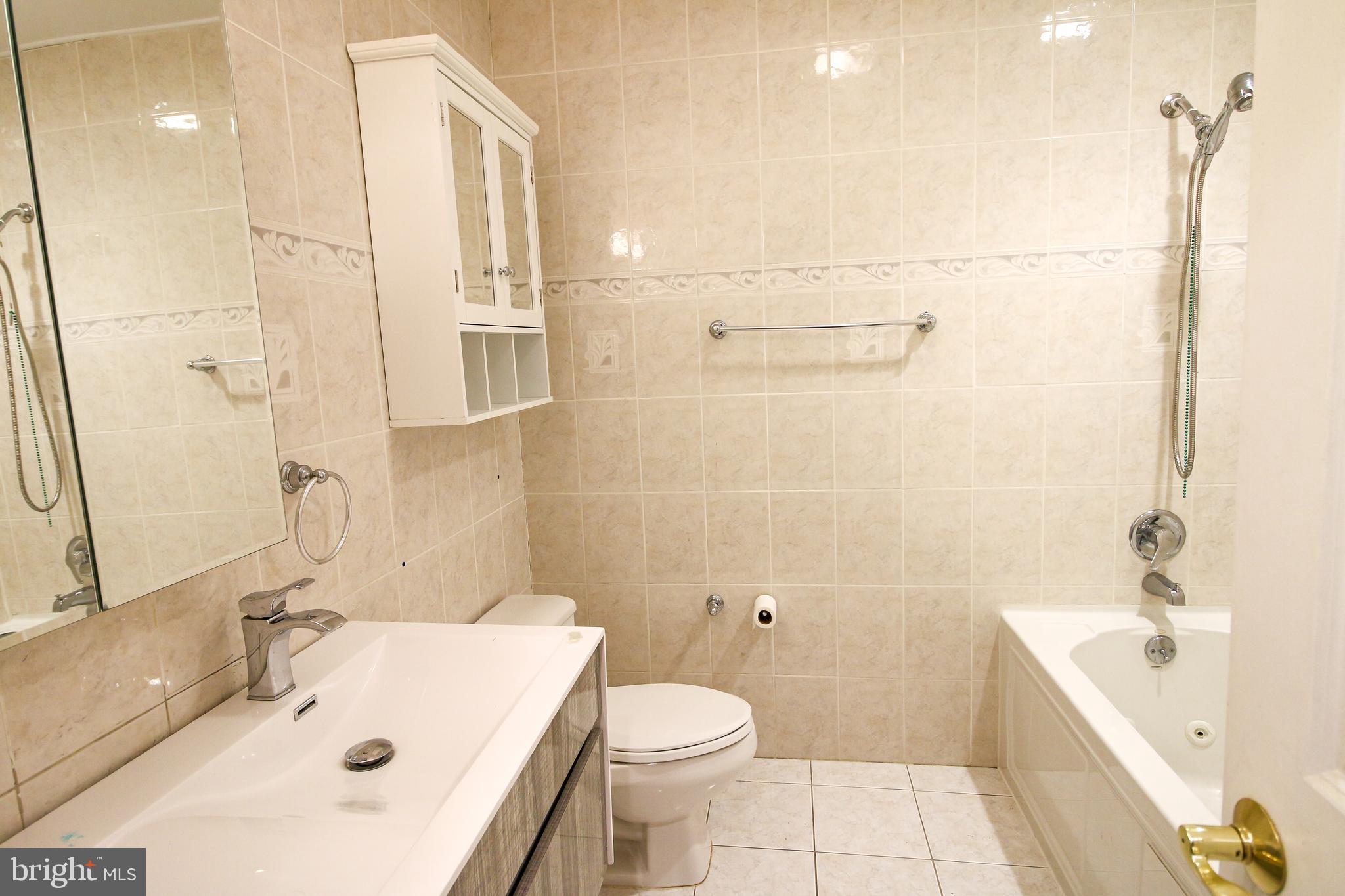 877 Wilson Road Arnold, MD 21012 - Photo 6 of 30 main bathroom