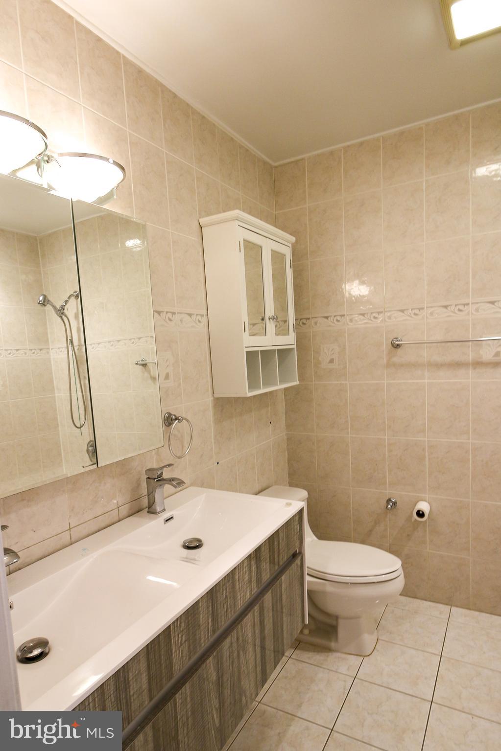 877 Wilson Road Arnold, MD 21012 - Photo 8 of 30 main bathroom