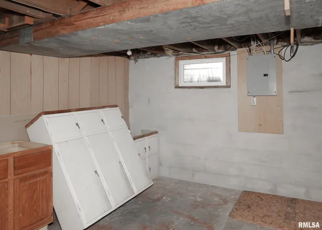 $152,000 | 421 10th Street, Silvis, IL 61282