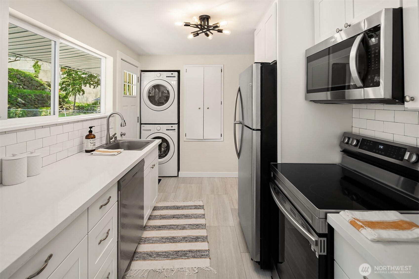 9275 Renton Avenue South Seattle, WA 98118 - Photo 15 of 34