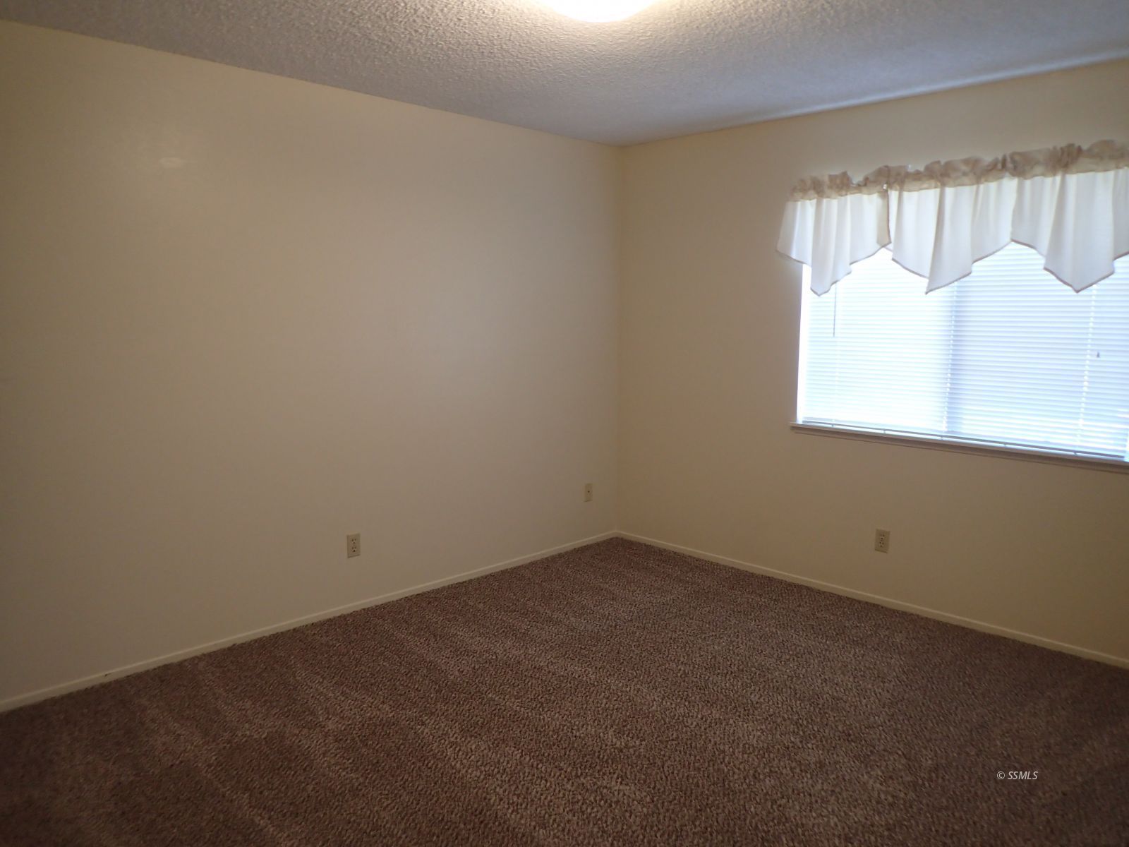1009 Atkins Street Ridgecrest, CA 93555 - Photo 4 of 9