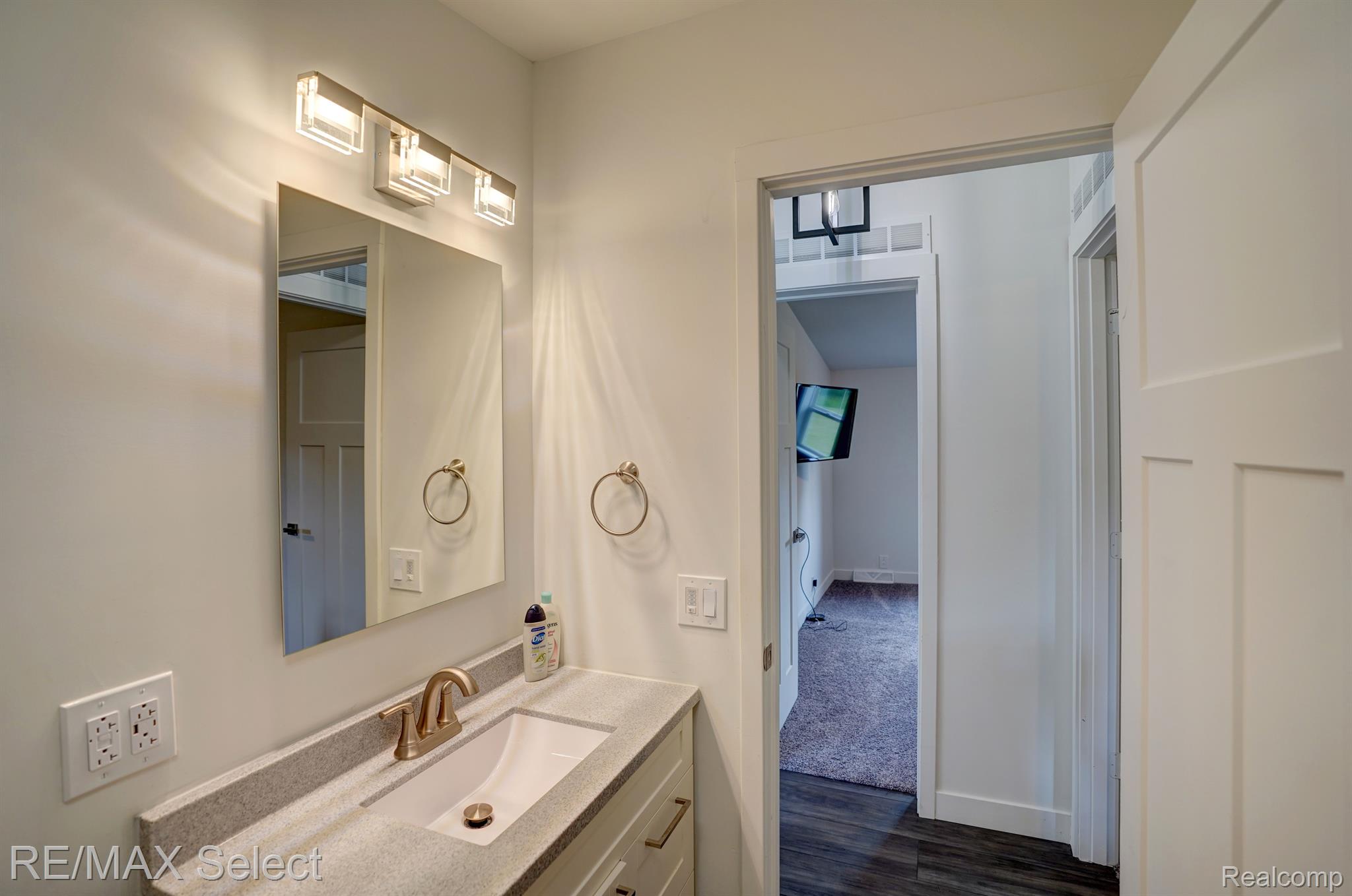 6106 Carpenter Road Flushing, MI 48433 - Photo 31 of 37 Gallery Image 31