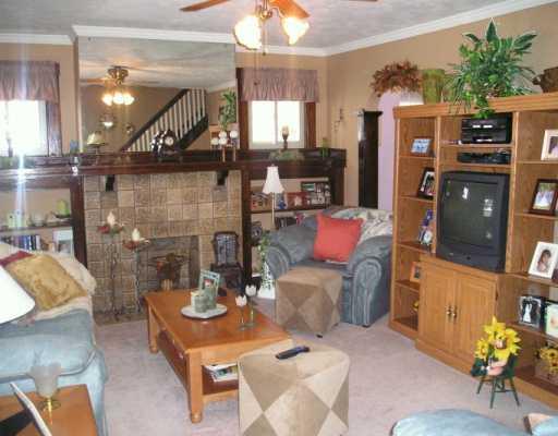 61 Montclair Avenue West View, PA 15229 - Photo 4 of 8 Living Room.