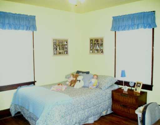 61 Montclair Avenue West View, PA 15229 - Photo 6 of 8 Den/Family/Great Room.