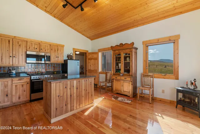 $1,425,000 | 28 Table Top Drive, Dubois, WY 82513