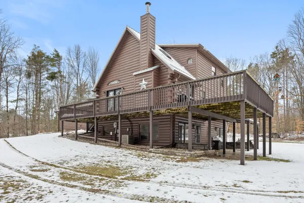 $500,000 | 17160 8 Mile Road, Stanwood, MI 49346