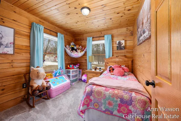 $500,000 | 17160 8 Mile Road, Stanwood, MI 49346