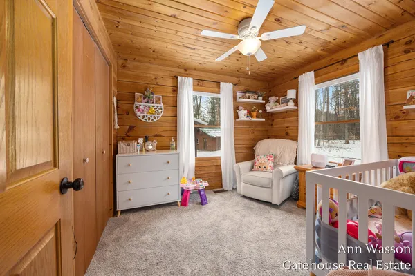 $500,000 | 17160 8 Mile Road, Stanwood, MI 49346