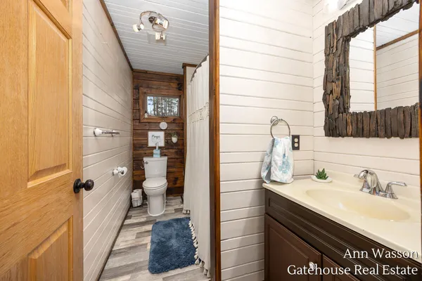 $500,000 | 17160 8 Mile Road, Stanwood, MI 49346