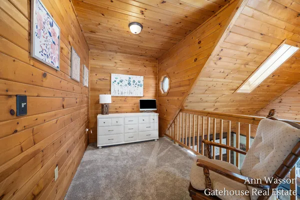 $500,000 | 17160 8 Mile Road, Stanwood, MI 49346