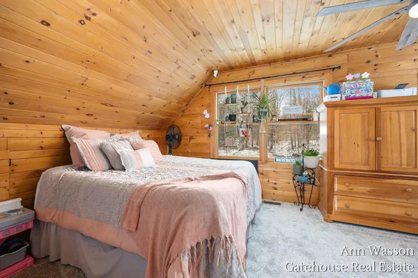 $500,000 | 17160 8 Mile Road, Stanwood, MI 49346