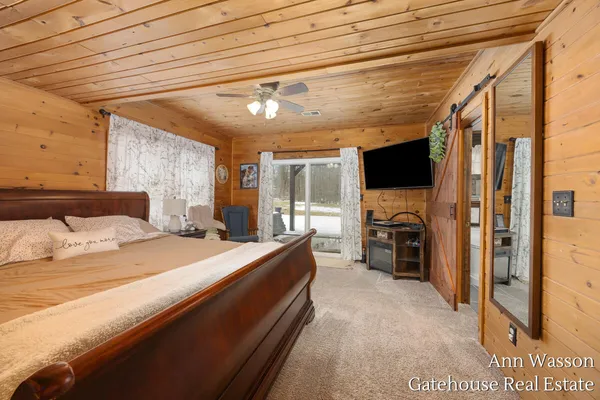 $500,000 | 17160 8 Mile Road, Stanwood, MI 49346