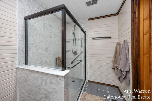 $500,000 | 17160 8 Mile Road, Stanwood, MI 49346