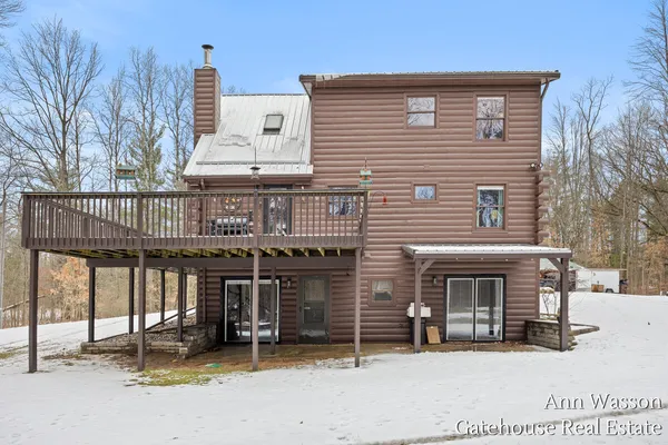 $500,000 | 17160 8 Mile Road, Stanwood, MI 49346