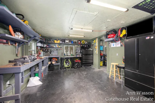 $500,000 | 17160 8 Mile Road, Stanwood, MI 49346