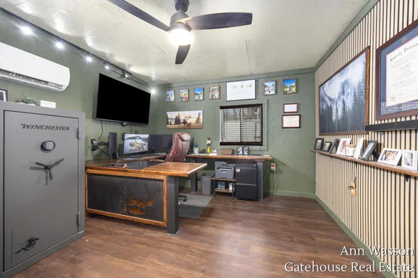 $500,000 | 17160 8 Mile Road, Stanwood, MI 49346