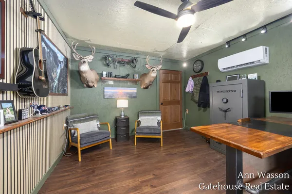 $500,000 | 17160 8 Mile Road, Stanwood, MI 49346