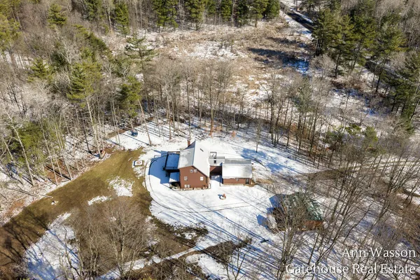 $500,000 | 17160 8 Mile Road, Stanwood, MI 49346