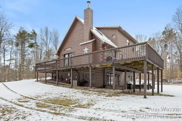 $500,000 | 17160 8 Mile Road, Stanwood, MI 49346