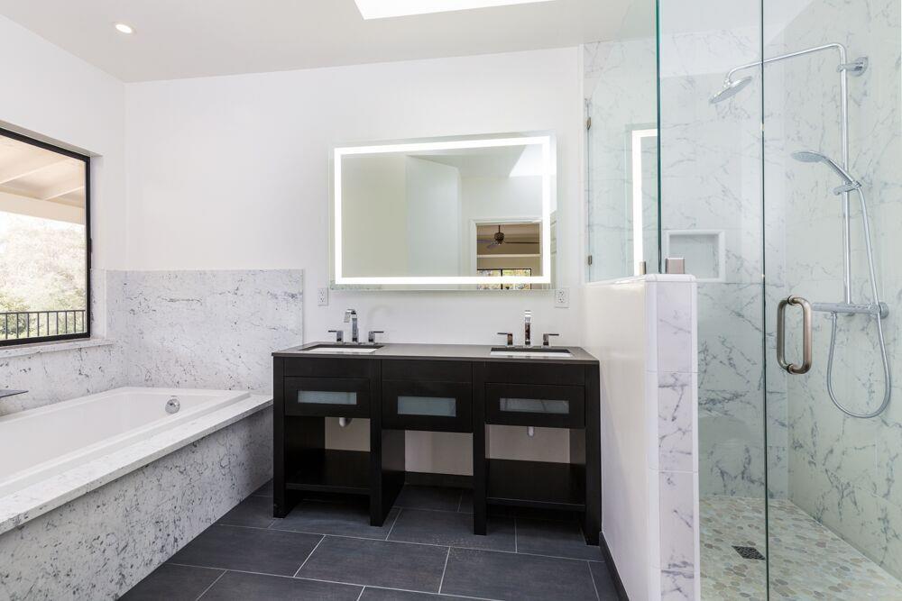 290 Casserly Road Watsonville, CA 95076 - Photo 10 of 21 a bathroom with a bathtub and a sink