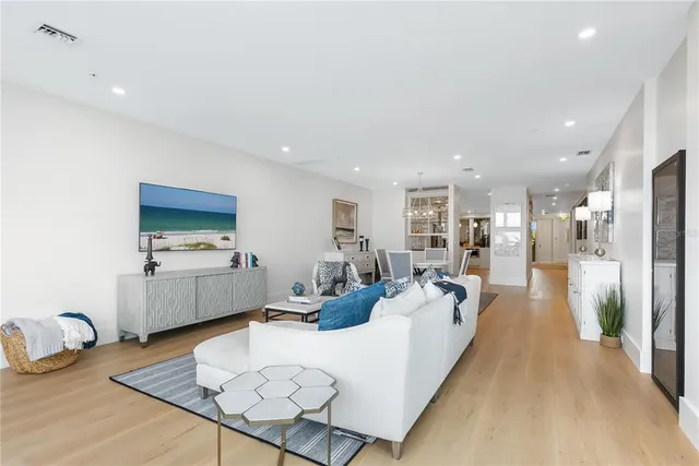 $2,395,000 | 340 Gulf Of Mexico Drive, Unit 115, Longboat Key, FL 34228