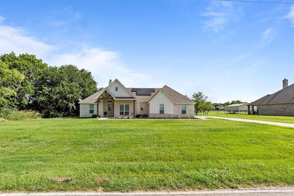 560 Wilson Bend Road Millsap, TX 76066 - Photo 7 of 38 Great front yard space, too!