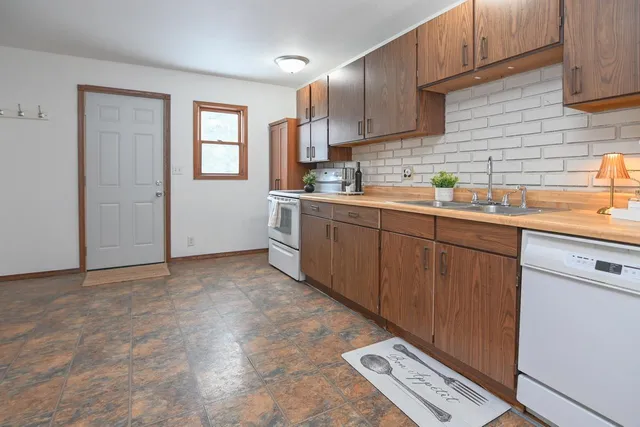 $205,900 | 1129 South Chestnut Avenue, Green Bay, WI 54304