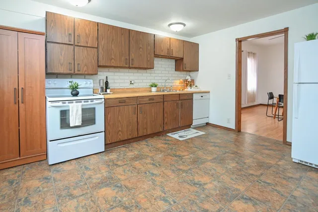 $205,900 | 1129 South Chestnut Avenue, Green Bay, WI 54304