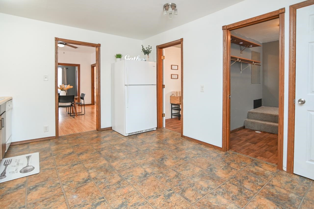 1129 South Chestnut Avenue Green Bay, WI 54304 - Photo 17 of 43