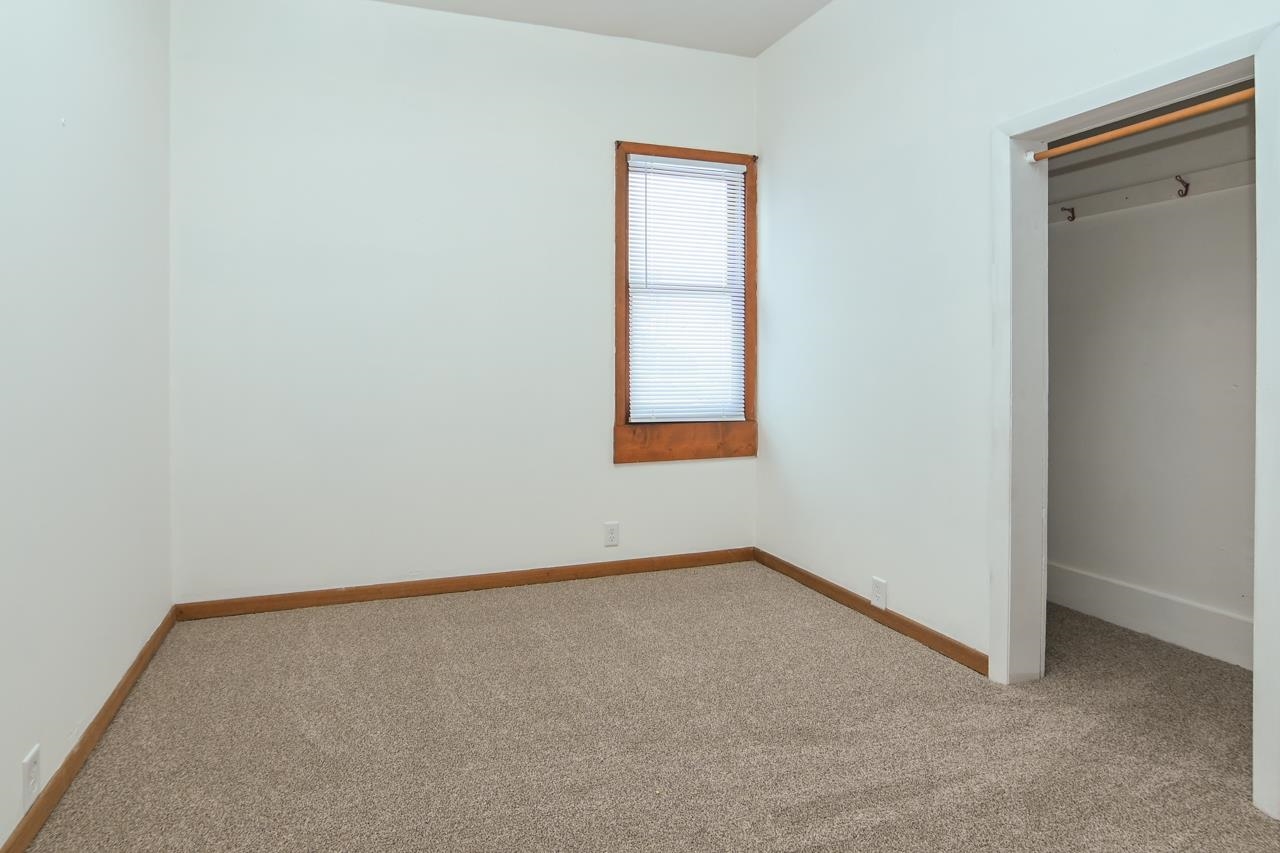 1129 South Chestnut Avenue Green Bay, WI 54304 - Photo 25 of 43