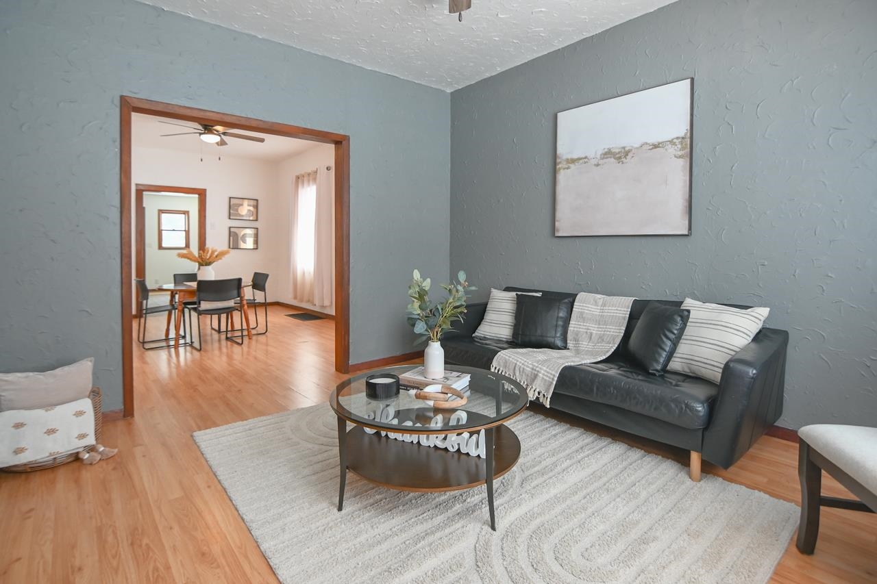 1129 South Chestnut Avenue Green Bay, WI 54304 - Photo 4 of 43