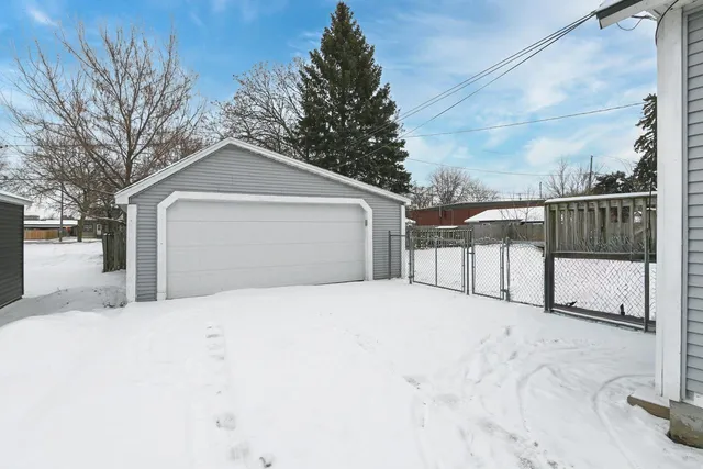 $205,900 | 1129 South Chestnut Avenue, Green Bay, WI 54304