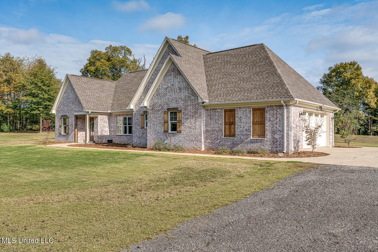 1120 Farley Road Byhalia, MS 38611 - Photo 2 of 30 215095_2-snapsold-screen-1120-farley