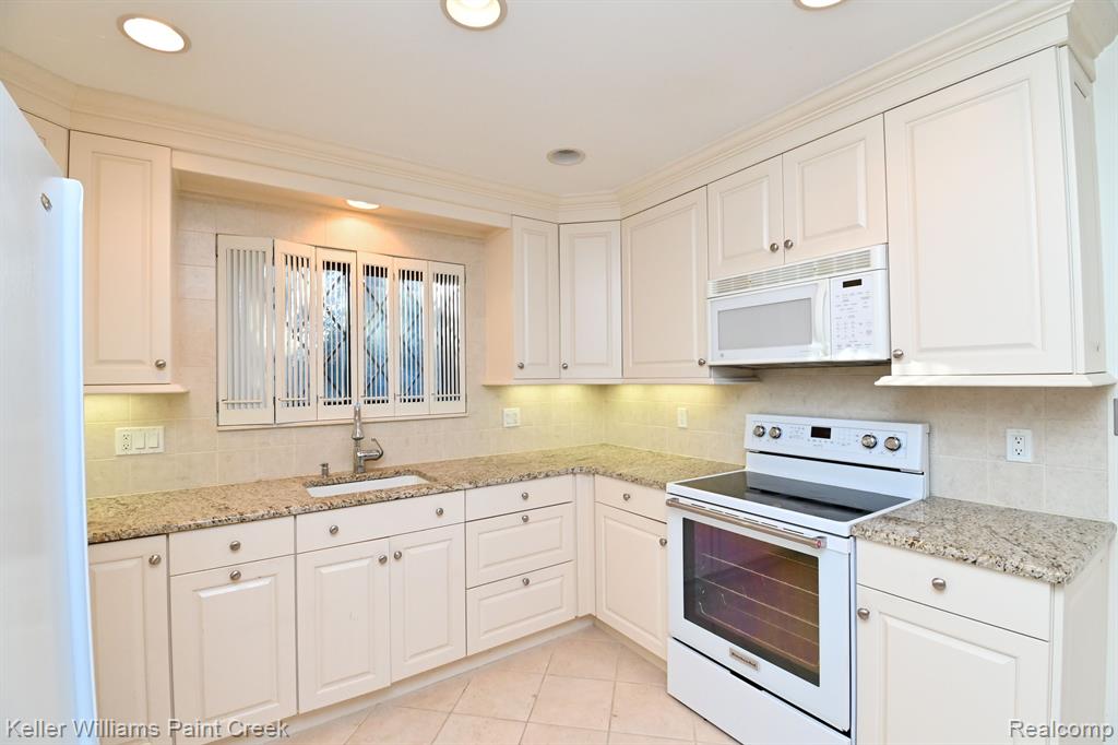 1985 Pondview Court Rochester Hills, MI 48309 - Photo 6 of 33