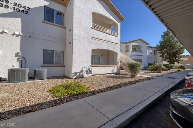 $1,200 | 5655 East Sahara Avenue, Unit 2040, Las Vegas, NV 89142
