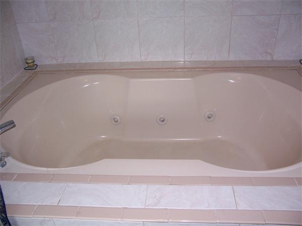 569 West Townsend Road Lunenburg, MA 01462 - Photo 16 of 18 a bathroom with a bathtub