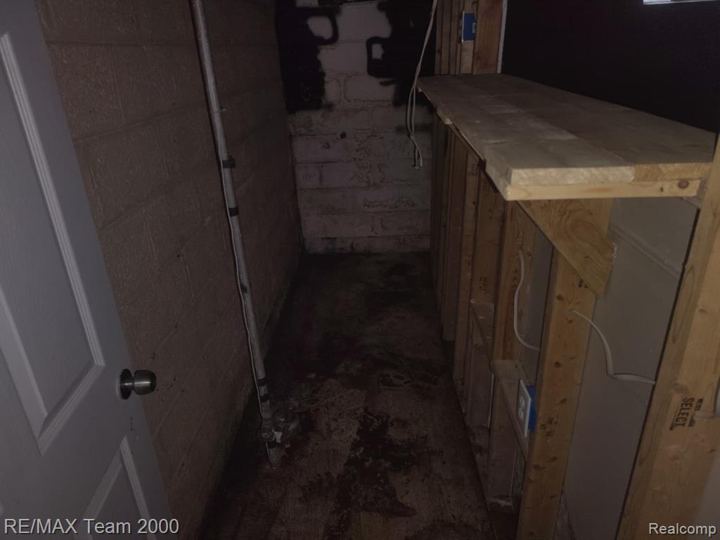 24806 Frisbee Street Detroit, MI 48219 - Photo 26 of 34