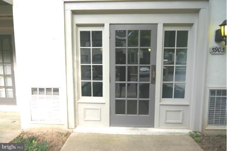5903 Kingsford Road, Unit G Springfield, VA 22152 - Photo 2 of 23 Exterior (Front)