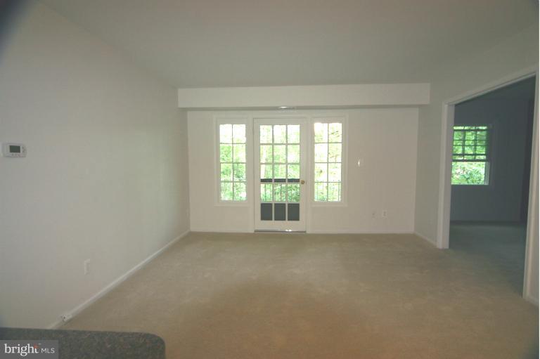 5903 Kingsford Road, Unit G Springfield, VA 22152 - Photo 3 of 23 Living Room