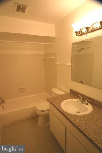 5903 Kingsford Road, Unit G Springfield, VA 22152 - Photo 22 of 23 Bath