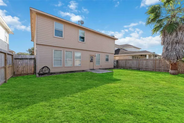 a view of a house with a backyard