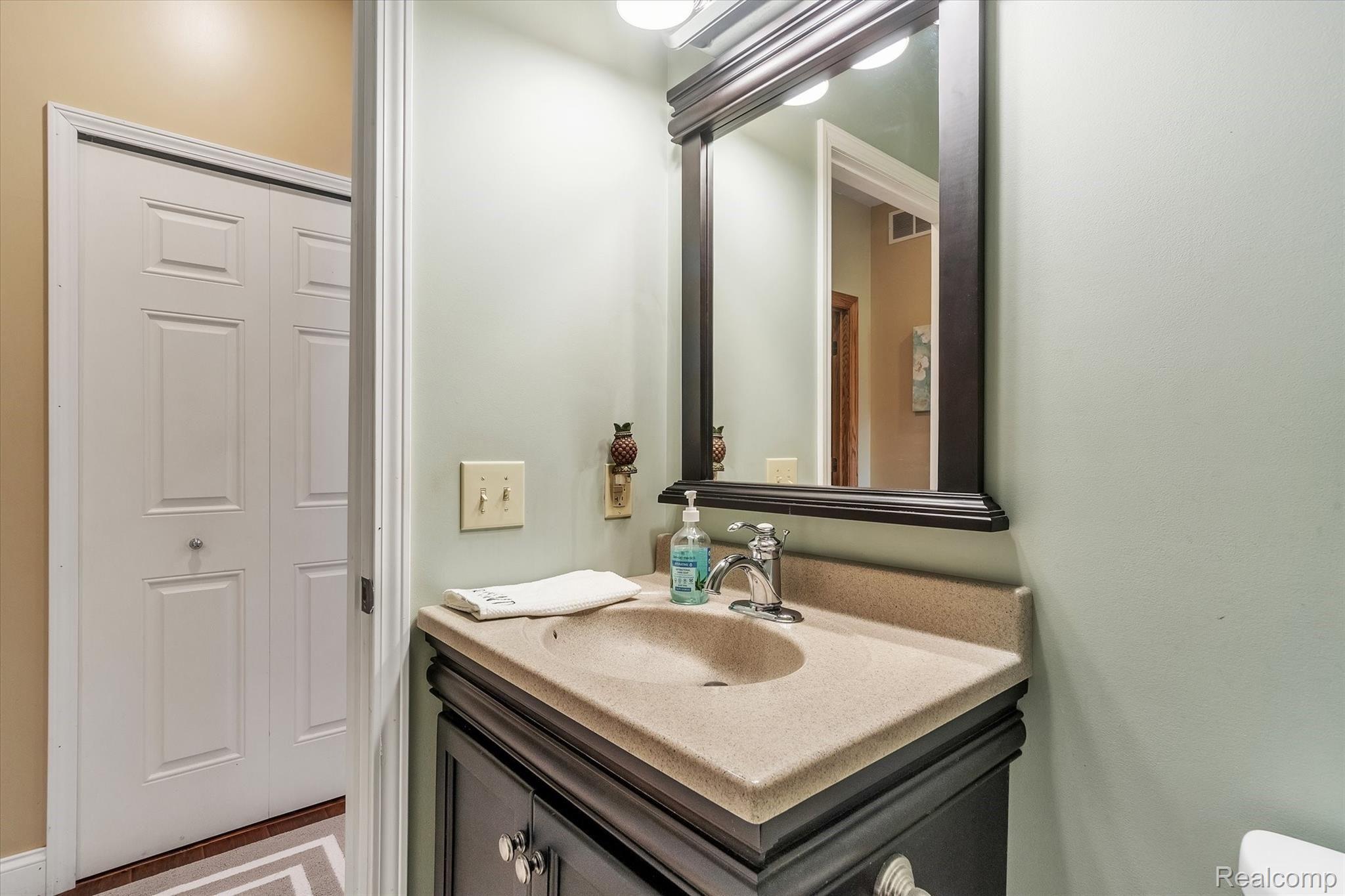 2132 South Oak Road Davison, MI 48423 - Photo 33 of 55 33-2132-S-Oak-Rd-WindowStill-Real-Estate-Photography-33.jpg
