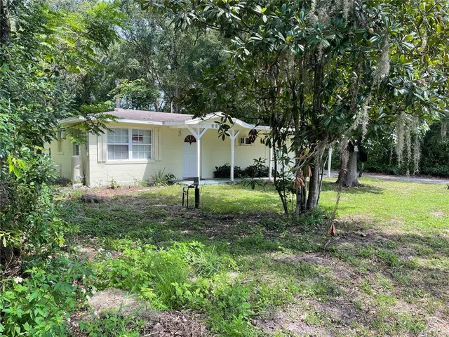 a view of a house with a backyard
