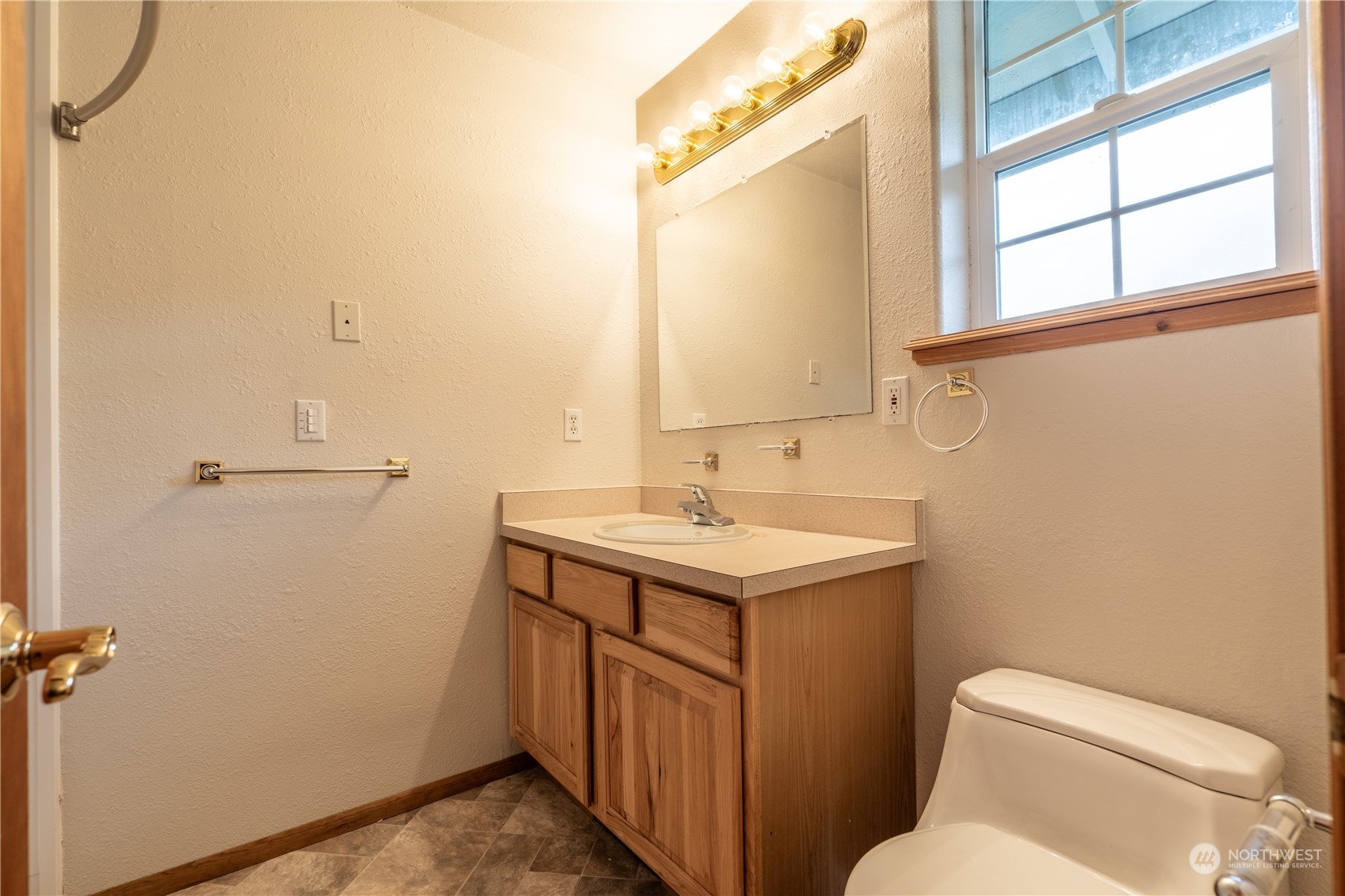 732 Satsop Road West Montesano, WA 98563 - Photo 17 of 39