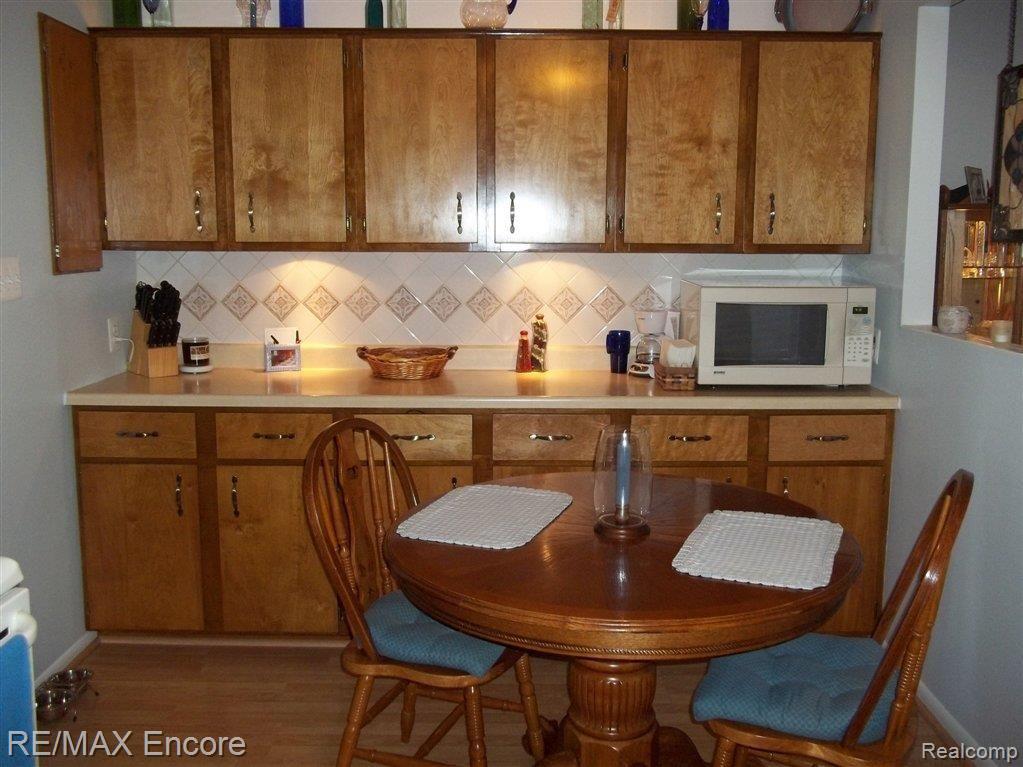 3048 Melvin Avenue Rochester, MI 48307 - Photo 5 of 13 Kitchen.jpg